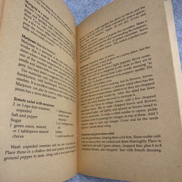 Vintage Readers Digest Cooking With Herbs Paperback Book - Picture 6 of 9